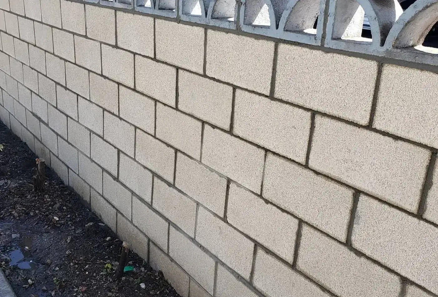 Freestanding Walls installation by Hollow Oak Landscaping